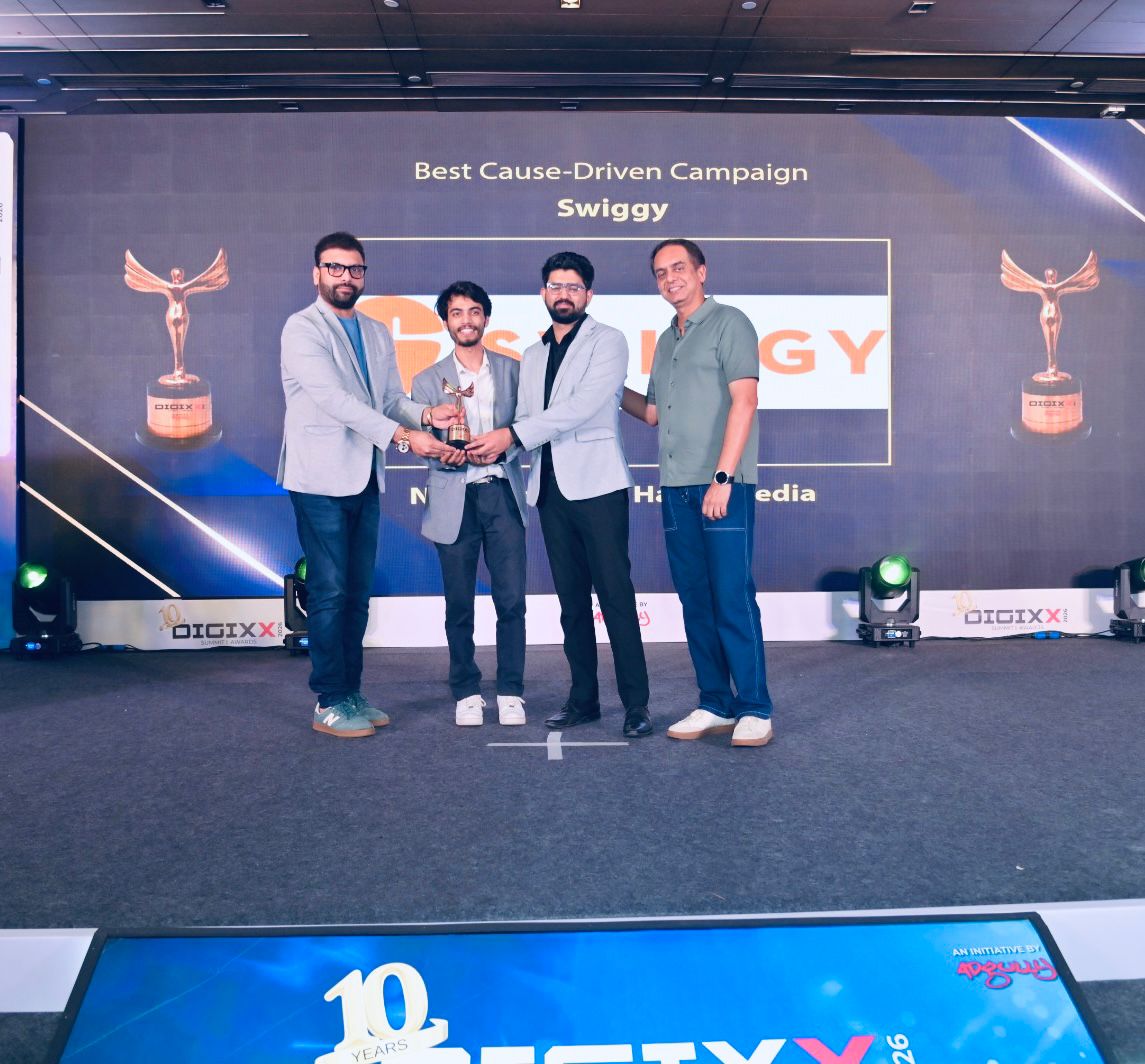Aditya Singhal presenting Best Cause-Driven Campaign award to Swiggy at DIGIXX 2026